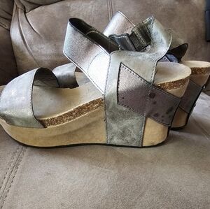 Womans sandle wedge Maurice size 10